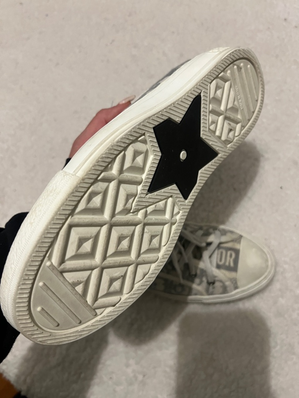 Dior Oblique Low-Top Sneakers in Grey and White - Picture 3 of 4